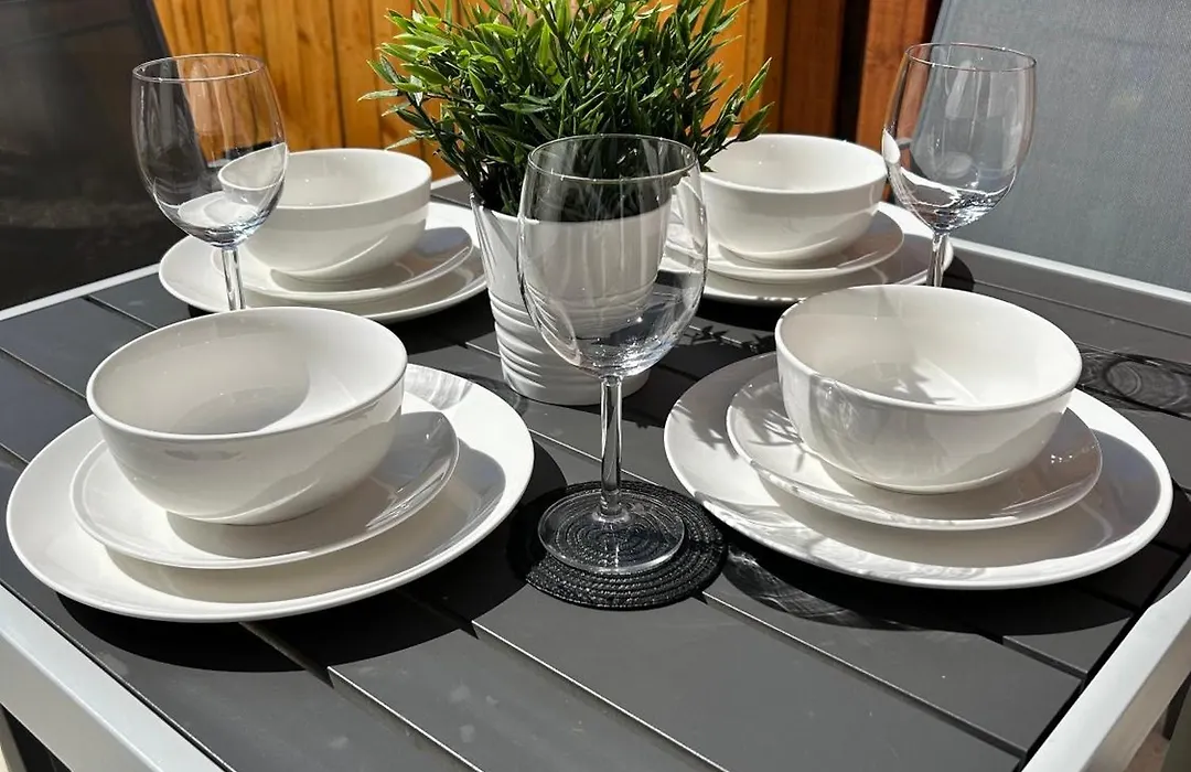 Corstorphine Townhouse: Spacious Stay Near Murrayfield with Garden-1