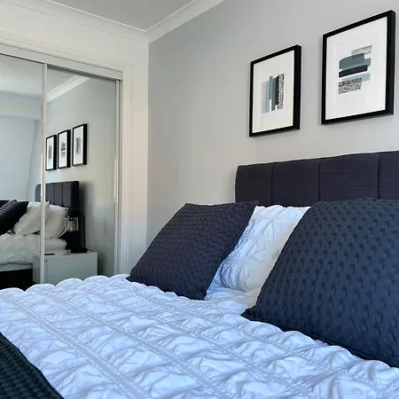Corstorphine Townhouse: Spacious Stay Near Murrayfield with Garden-2